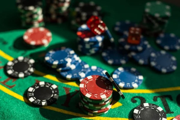 Gem matching mechanics and payout display